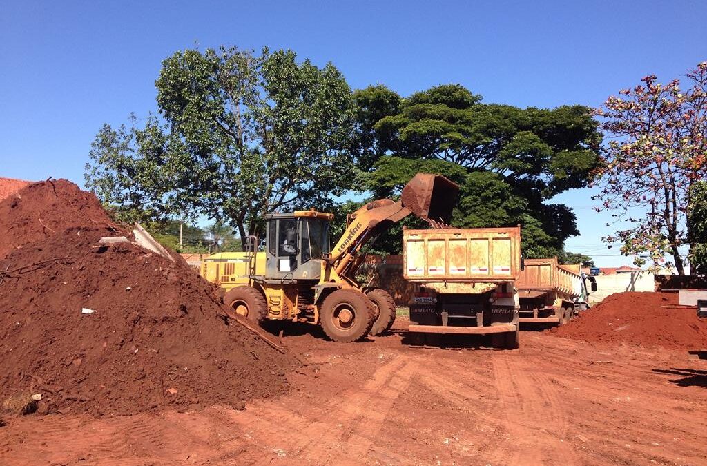 Quais os principais tipos de máquinas de terraplenagem